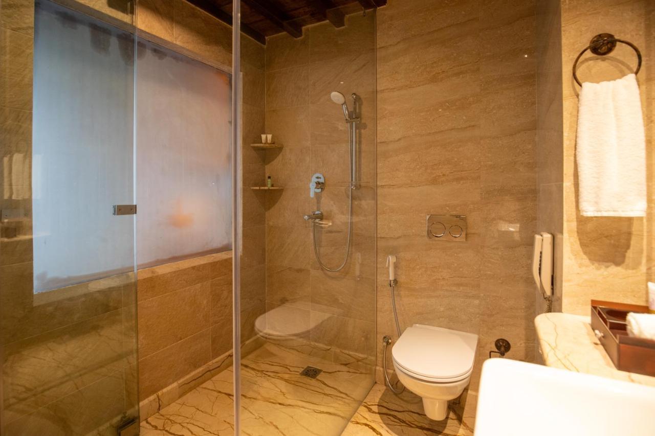 Basera Boutique Hotel Katmandu Dış mekan fotoğraf A shower cubicle