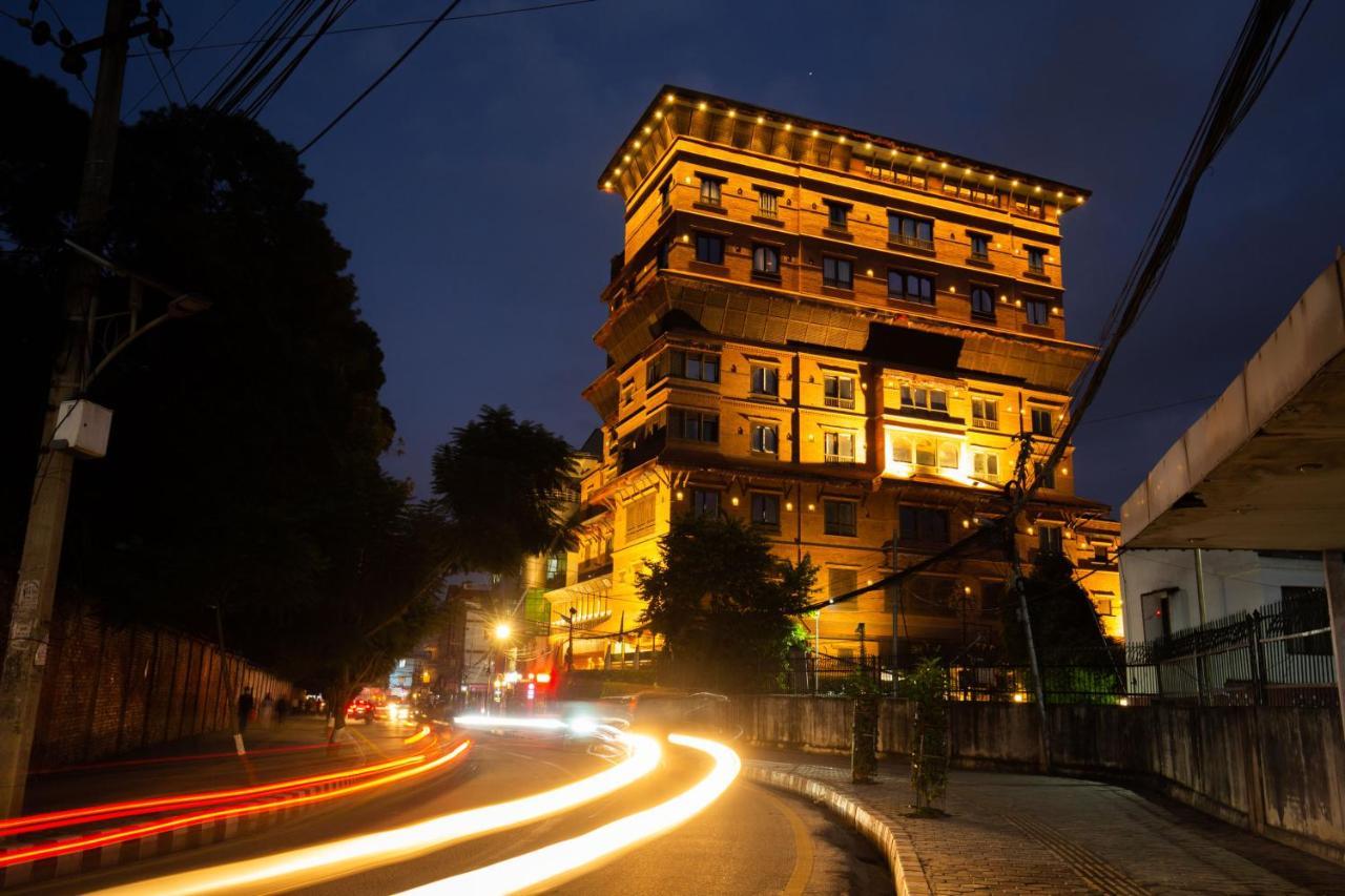 Basera Boutique Hotel Katmandu Dış mekan fotoğraf The hotel at night