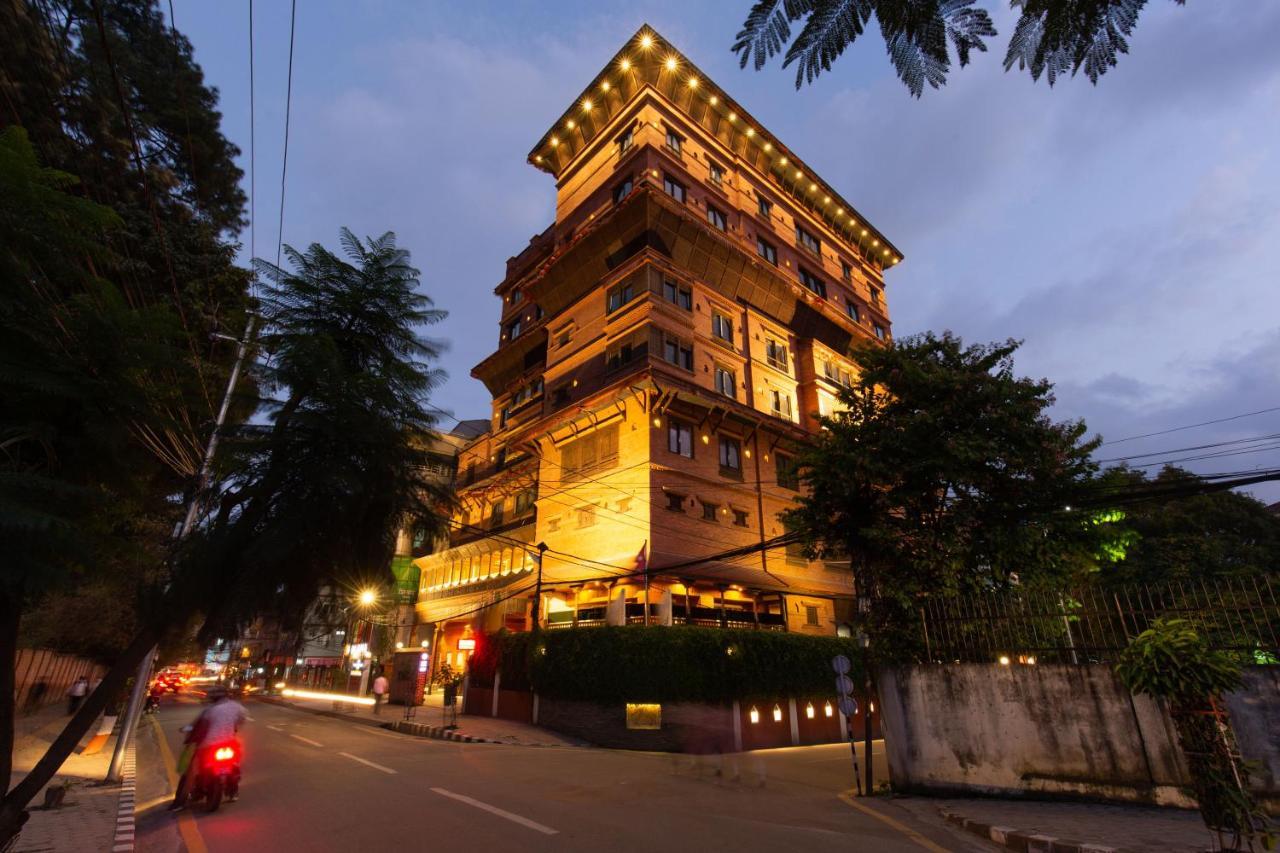 Basera Boutique Hotel Katmandu Dış mekan fotoğraf The hotel at night