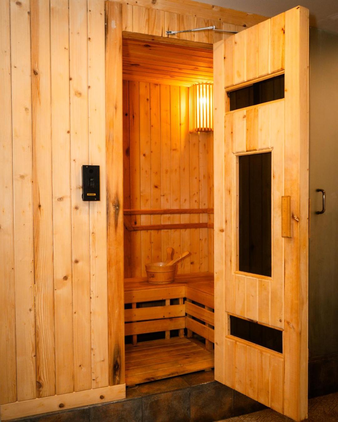 Basera Boutique Hotel Katmandu Dış mekan fotoğraf A Finnish sauna