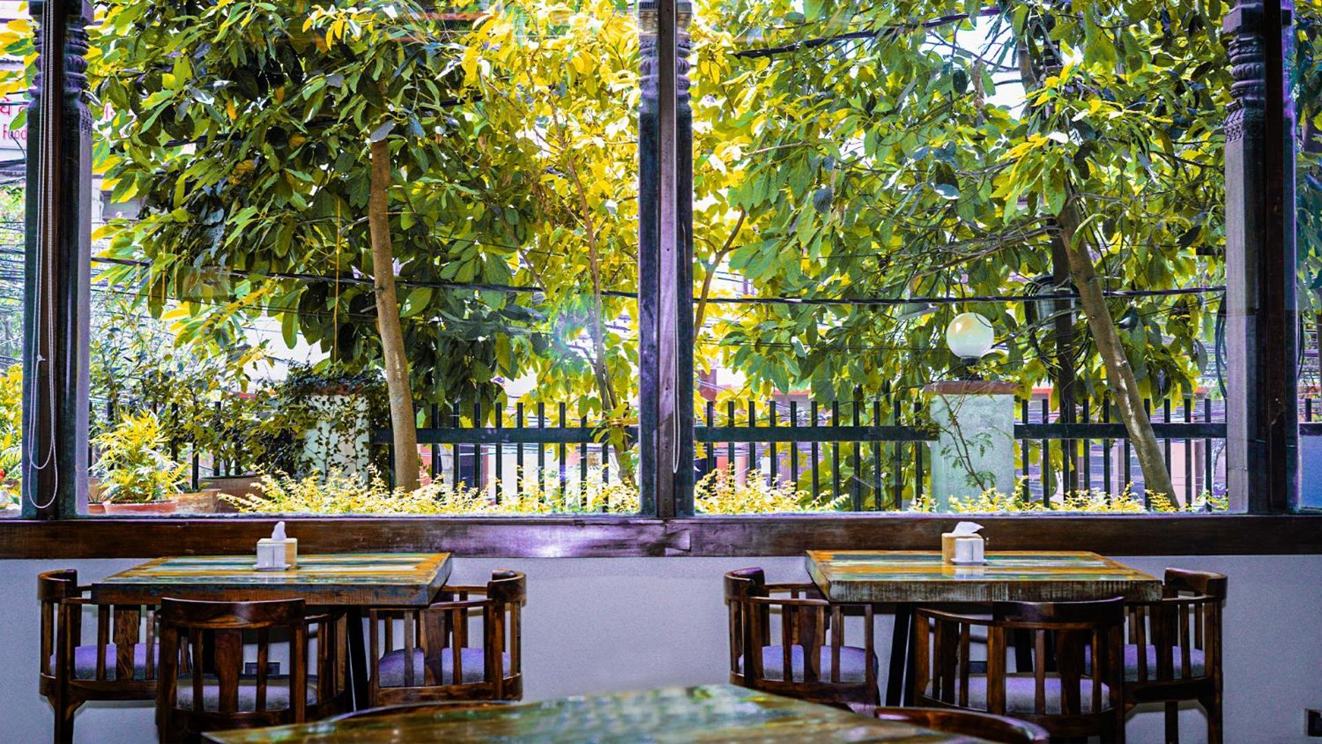 Basera Boutique Hotel Katmandu Dış mekan fotoğraf A restaurant in the city